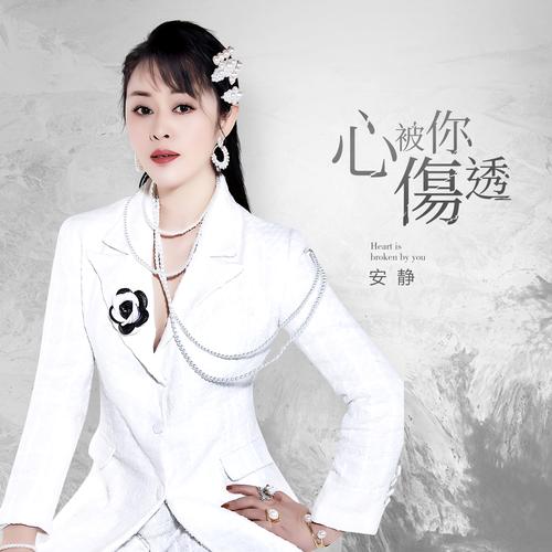 美女,请你安静!我得专心玩你弟弟喜欢的游戏,顺便学习一下。