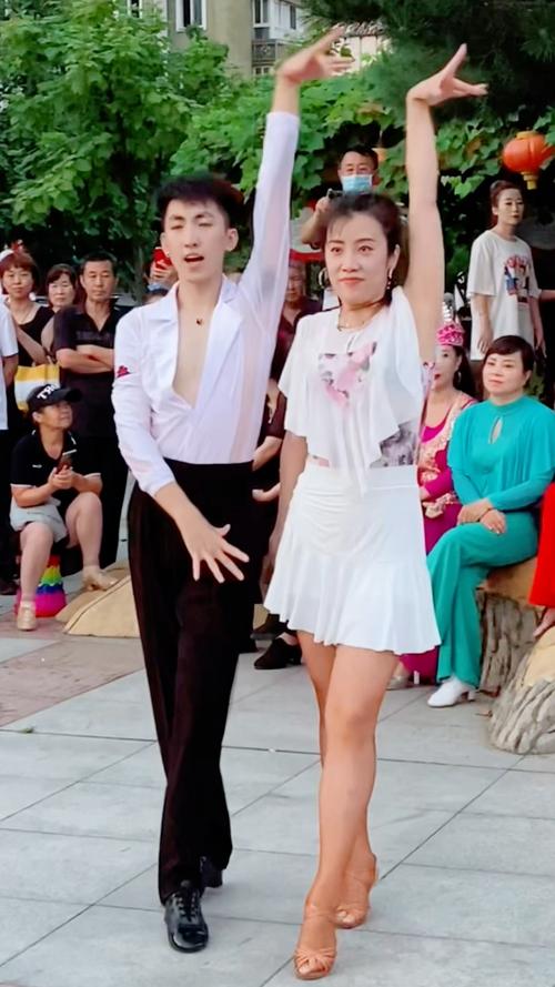 你弟弟爱玩什么?热舞女郎主题游戏,带你体验刺激!