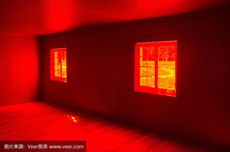 寻找红色房间下载地址?小心背后凉飕飕!