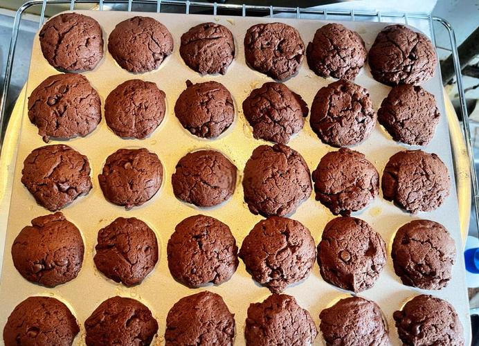 巧克力是很多人眼里的美食,怎么自制美味巧克力?