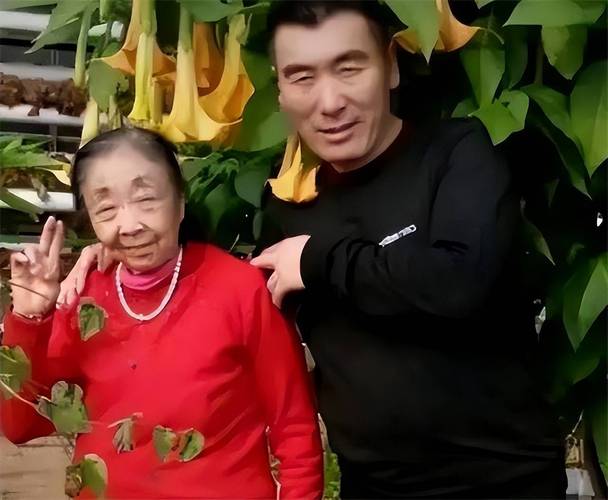 超级外婆爆红网络！这个老太太究竟做了什么？