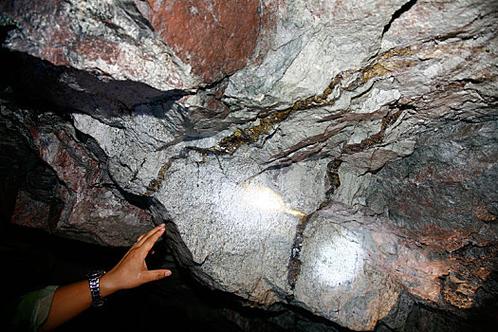 瑟银矿哪里多？这几个地方让你挖到手软！