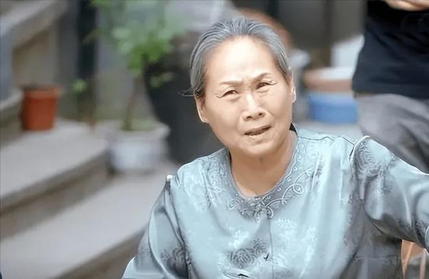 超级外婆爆红网络！这个老太太究竟做了什么？