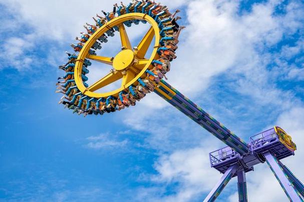 上帝之城游戏下载:体验刺激的建设与破坏乐趣