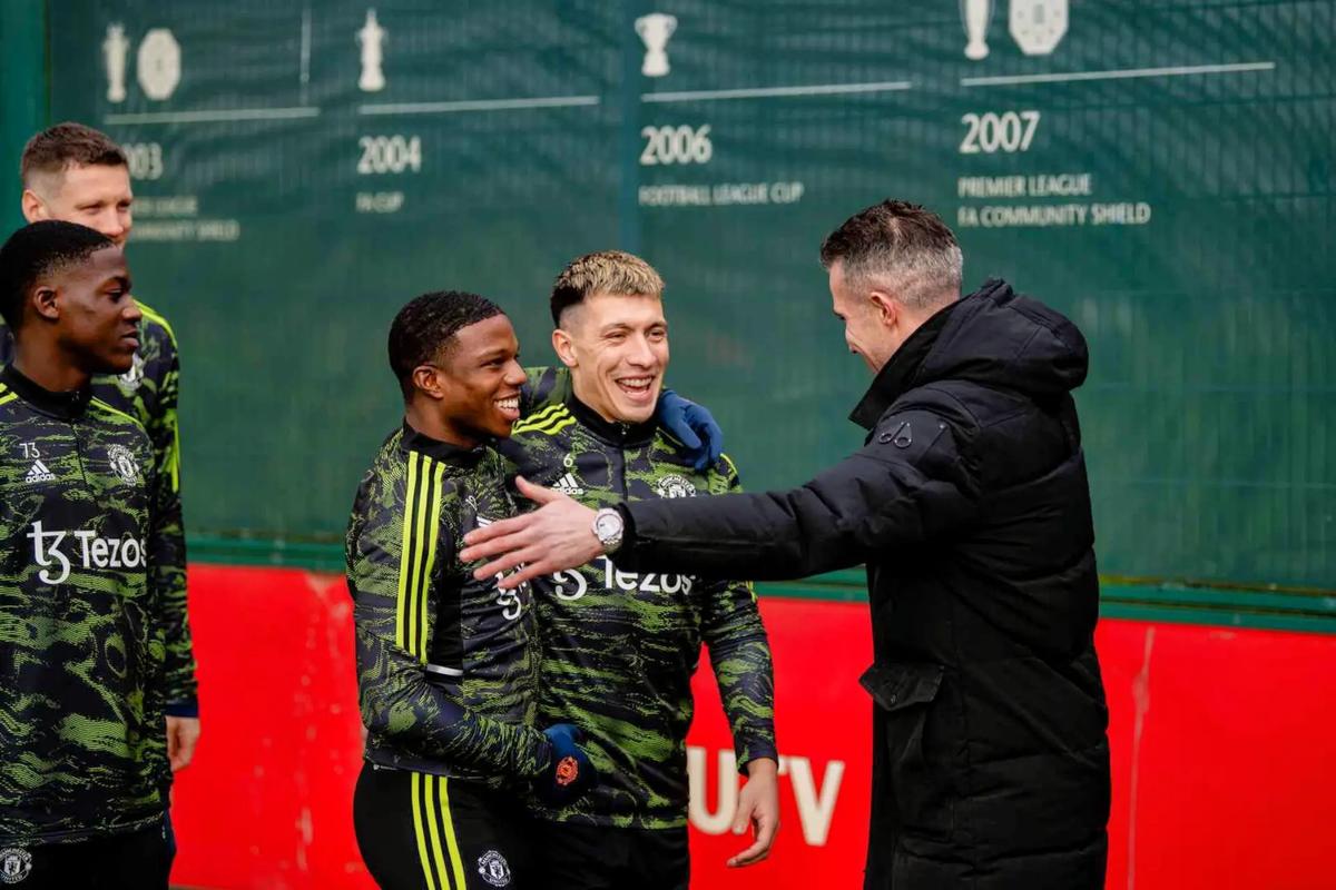 范佩西篮球:足球巨星的另一面,你不知道的篮球故事