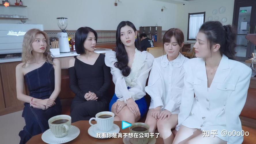 完蛋我被美女包围了角色深度解读:揭秘游戏背后的故事