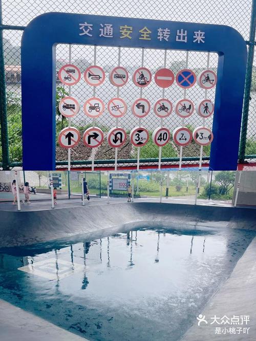 夏日小公园厕所游戏下载:桃子汉化版在哪找?