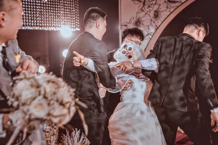 婚闹新玩法!杨过游戏让你婚礼更有趣