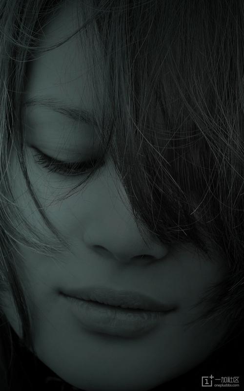 急寻监狱岛巨乳女看守下载地址，高清资源推荐