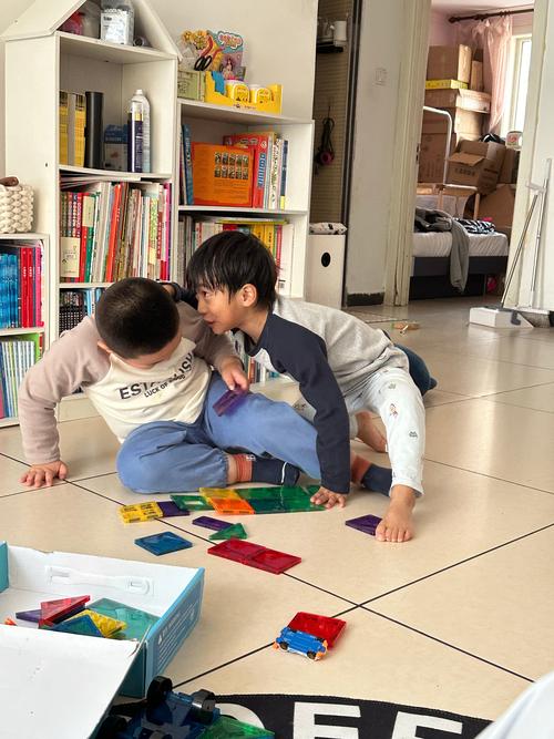 家人周末在家，弟弟最爱的游戏有哪些？