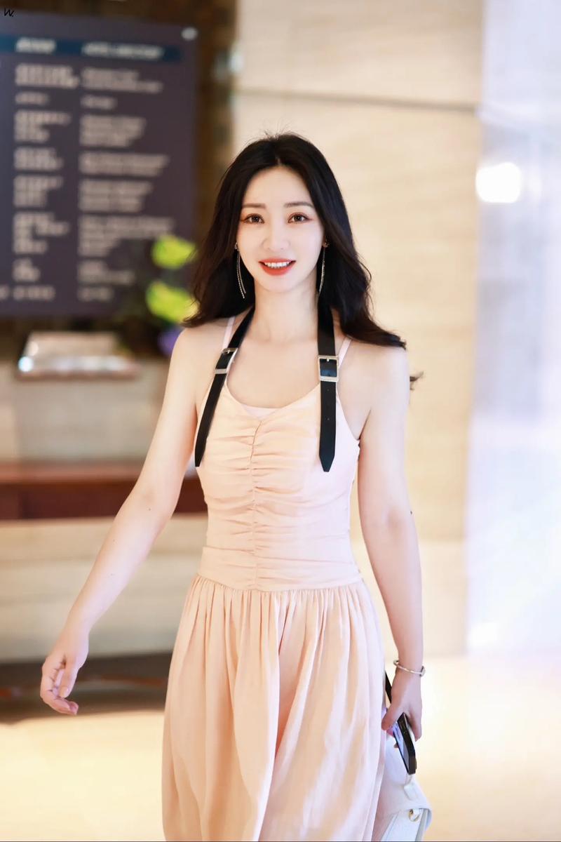 想当明星？成名之路V0.1更新地址带你实现梦想！