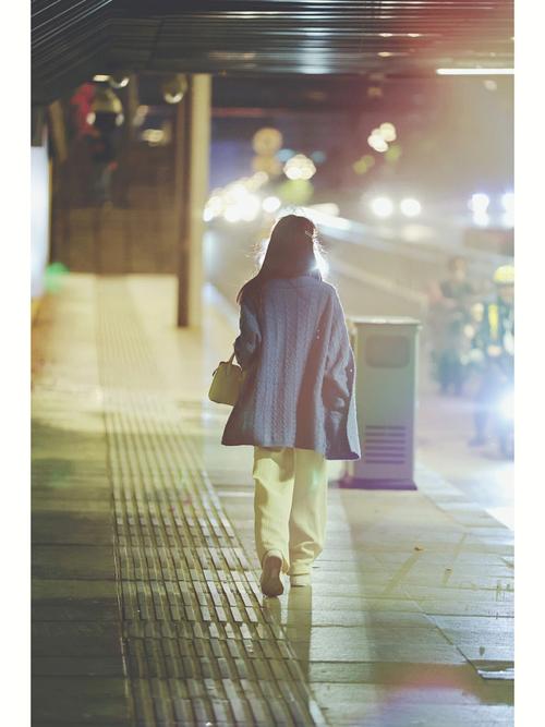 还在找孤独的陌生人更新地址？这里有高清资源！