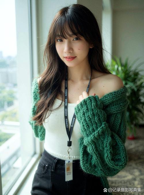 办公室性感写真最新款:成熟女性的优雅与性感