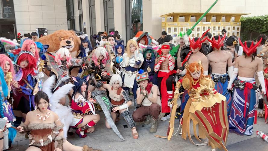 想看coser花絮?更新地址都在这里,快来收藏!