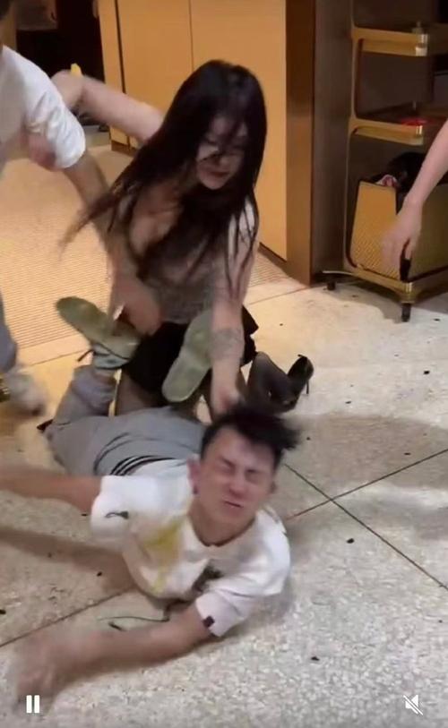 见人就打合集版本大全:搞笑恶搞视频大放送