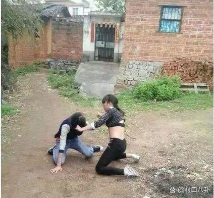 见人就打合集版本大全:搞笑恶搞视频大放送