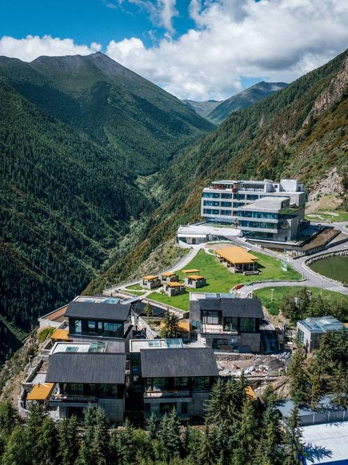 三个女孩的雪山别墅：绅士游戏精彩剧情